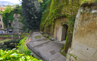 famous tombs in Naples
